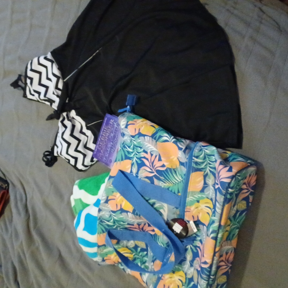 No Boundaries Beach Tote & towels